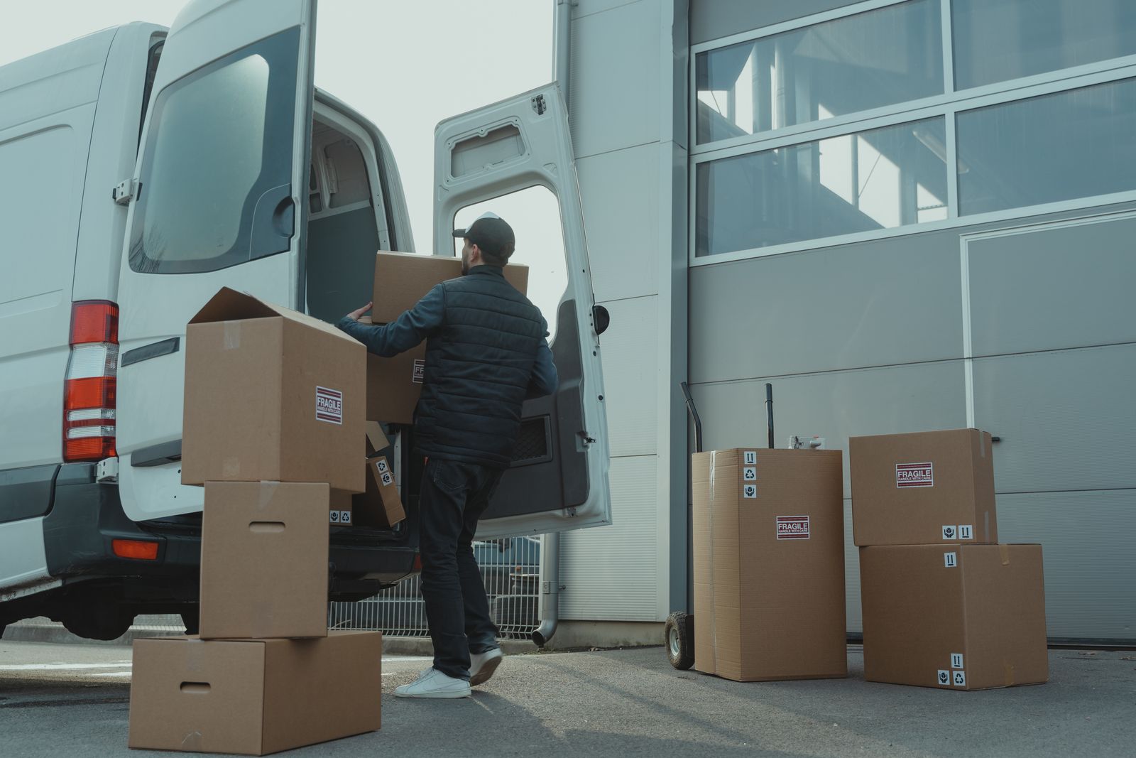 Scanner und beladener Transporter
